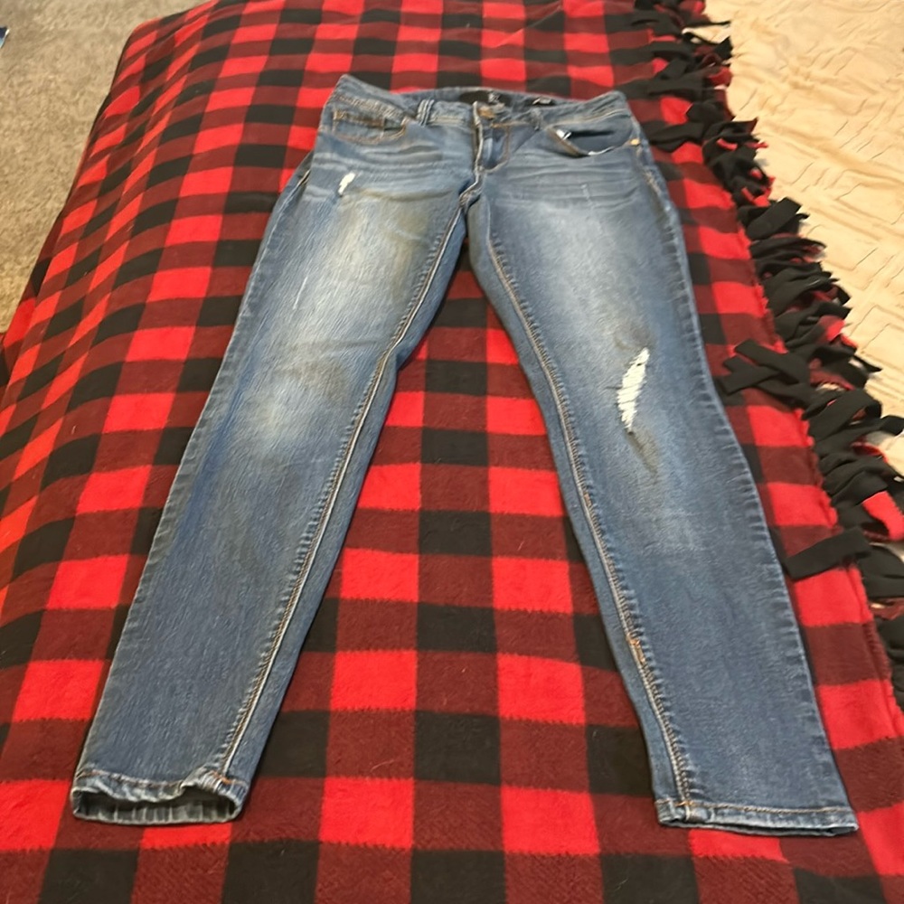 1822 Adrianna distressed jeans 4